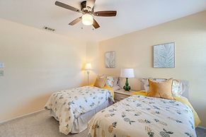 4 Mi to Warm Mineral Springs: Canal-front Getaway