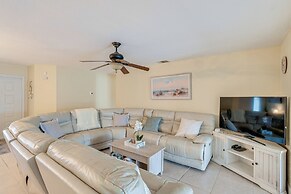 4 Mi to Warm Mineral Springs: Canal-front Getaway