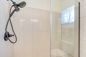 4 Mi to Warm Mineral Springs: Canal-front Getaway