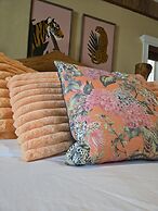 NEW Jungle Paradise Treehouse Suite With Resort Amenities Elevator Acc