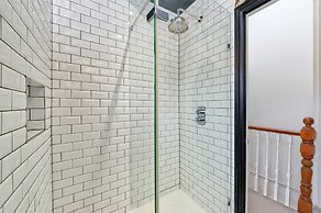 4 Bedroom House Barnes