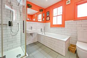 4 Bedroom House Barnes