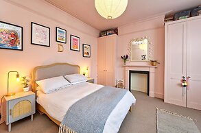 4 Bedroom House Barnes