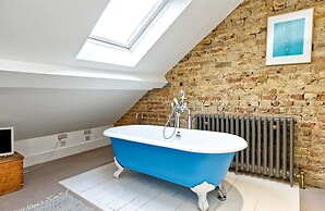 4 Bedroom House Barnes