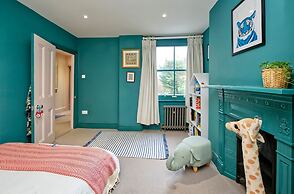 4 Bedroom House Barnes