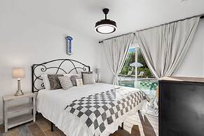 2 Bedroom 1 Bath Pool View Private Suite