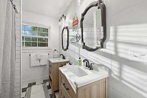 2 Bedroom 1 Bath Pool View Private Suite