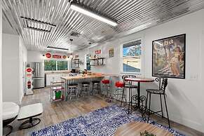 2 Bedroom 1 Bath Pool View Private Suite