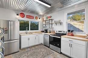 2 Bedroom 1 Bath Pool View Private Suite