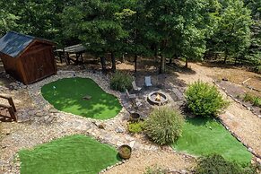 Mountain Haven in the Woods