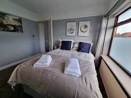 3 Bed Spacious House With Parking