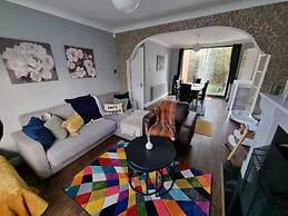 3 Bed Spacious House With Parking