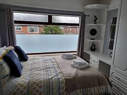 3 Bed Spacious House With Parking