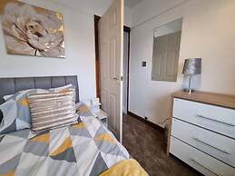 3 Bed Spacious House With Parking