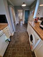 3 Bed Spacious House With Parking