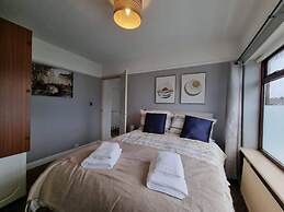 3 Bed Spacious House With Parking