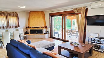 Villa Traditional Estate Heated Pool