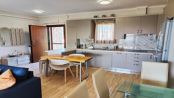 Villa Traditional Estate Heated Pool