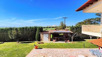 Villa Traditional Estate Heated Pool