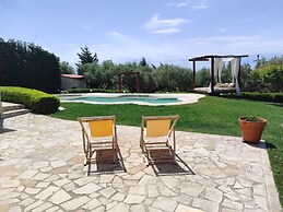 Villa Traditional Estate Heated Pool