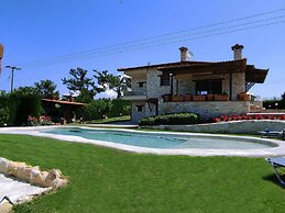 Villa Traditional Estate Heated Pool