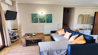 Villa Traditional Estate Heated Pool