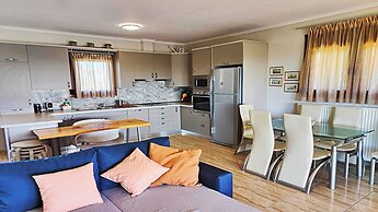 Villa Traditional Estate Heated Pool