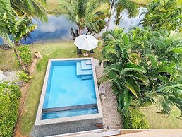 Poolside Apartments and Rooms