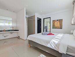 Poolside Apartments and Rooms