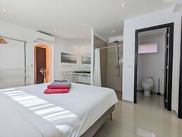 Poolside Apartments and Rooms