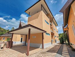 Poolside Apartments and Rooms