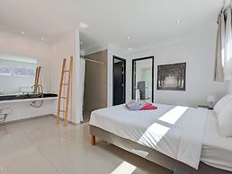 Poolside Apartments and Rooms