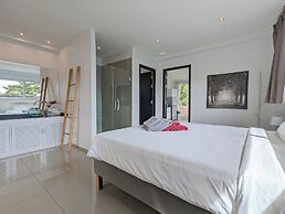 Poolside Apartments and Rooms