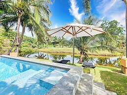 Poolside Apartments and Rooms