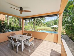 Poolside Apartments and Rooms