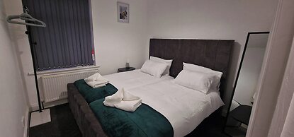 Ashfield House by Cyber Living - Modern Stay!