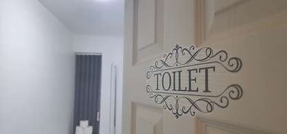 Ashfield House by Cyber Living - Modern Stay!