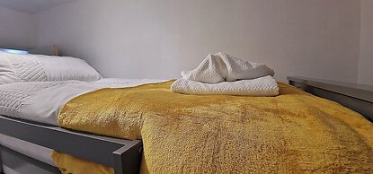 Ashfield House by Cyber Living - Modern Stay!