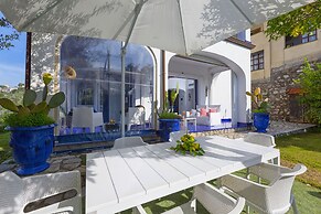 Villa Blue Skyline