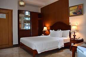 Fams Embassy Suites