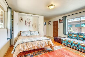 Artsy Studio w/ Patio: 25 Mi to Santa Fe