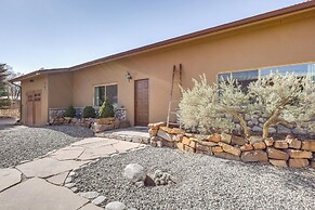 Artsy Studio w/ Patio: 25 Mi to Santa Fe