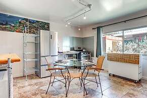 Artsy Studio w/ Patio: 25 Mi to Santa Fe