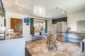 Artsy Studio w/ Patio: 25 Mi to Santa Fe