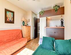 Sunny Apartment by the Sea