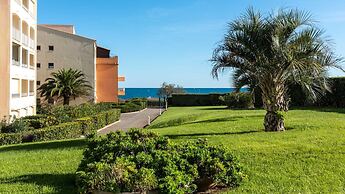 Sunny Apartment by the Sea