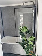 Modern Townhouse-free Parking-game Room-w-ifi