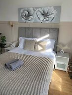 Modern Townhouse-free Parking-game Room-w-ifi