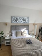 Modern Townhouse-free Parking-game Room-w-ifi