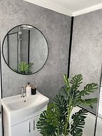 Modern Townhouse-free Parking-game Room-w-ifi